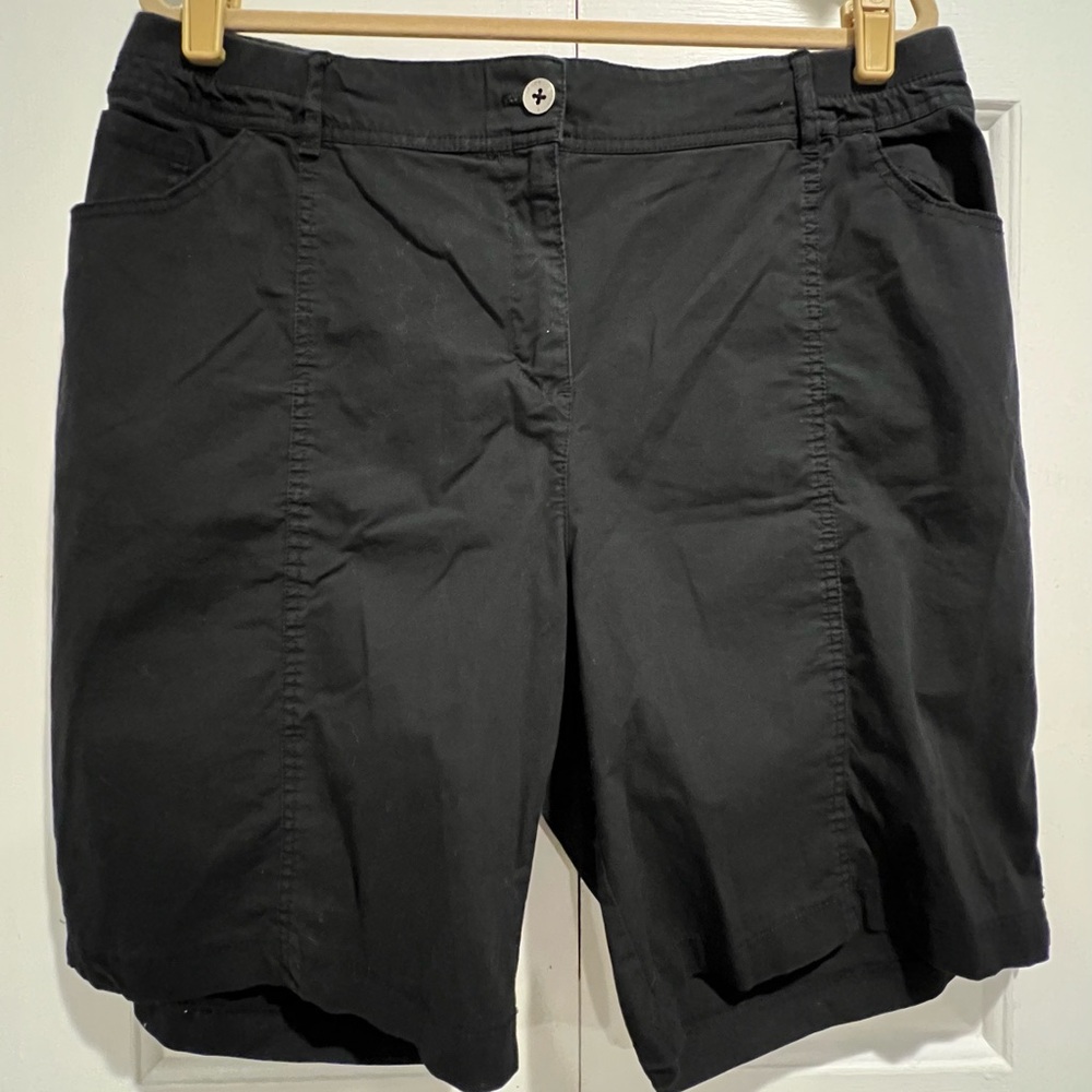 CHICOS🖤 Black Women's Casual Stretch Shorts w Pockets